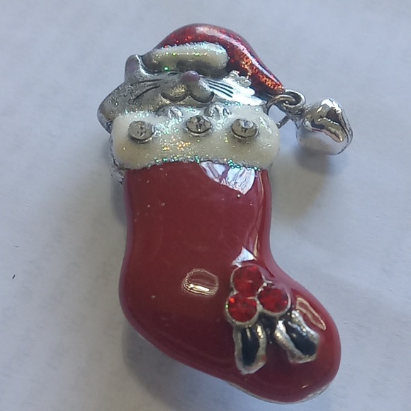 Christmas Brooch Cat in Stocking - Picture 5 of 6